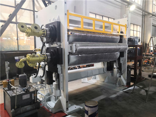 L'unità periferica fora la goffratrice automatica di riscaldamento del rotolo